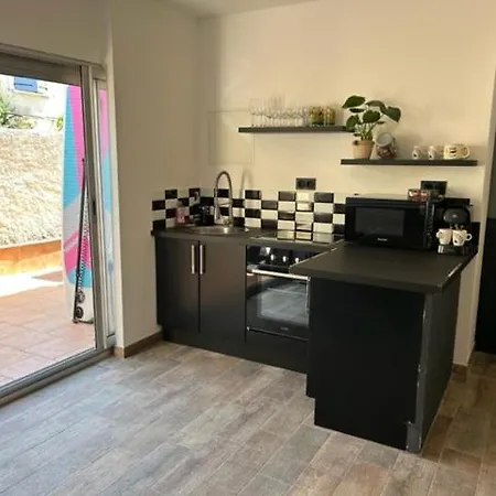 Joli Avec Et Grande Terrasse A Deux Pas De La