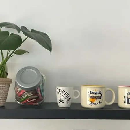 Joli Avec Et Grande Terrasse A Deux Pas De La * Sausset-les-Pins